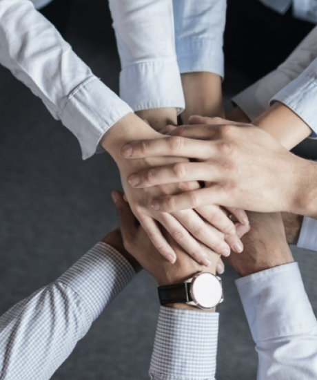 함께 손을 모으고 있는 팀워크 이미지